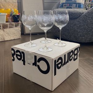 Crate&Barrel 22 oz Oregon Engraved Wine Glasses (set of 4)